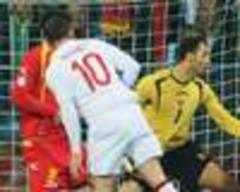 Hodgson considering Rooney as England captain in Gerrard's absence